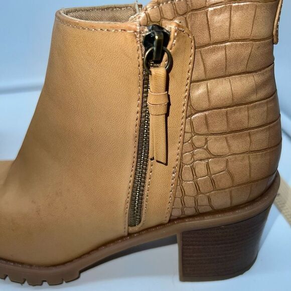BareTraps Haile Chunky Sole Ankle Bootie - Picture 7 of 10